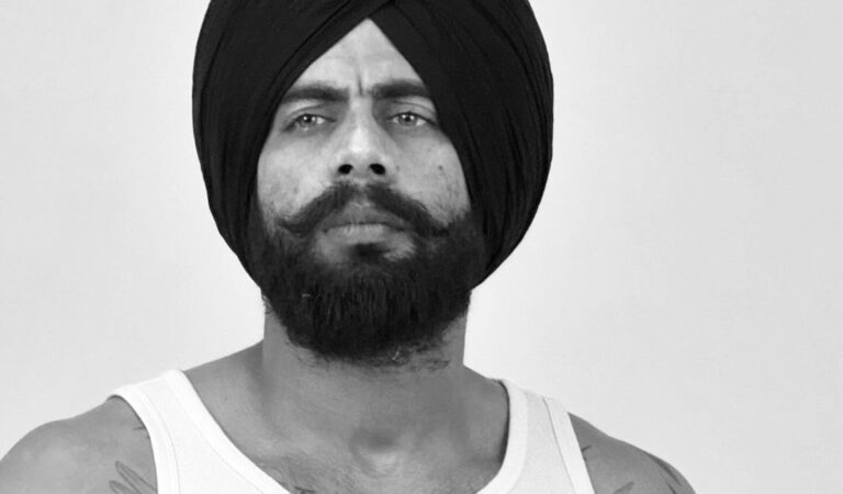 Singga Embraces His Roots: The Punjabi Singer Stuns in a Turban